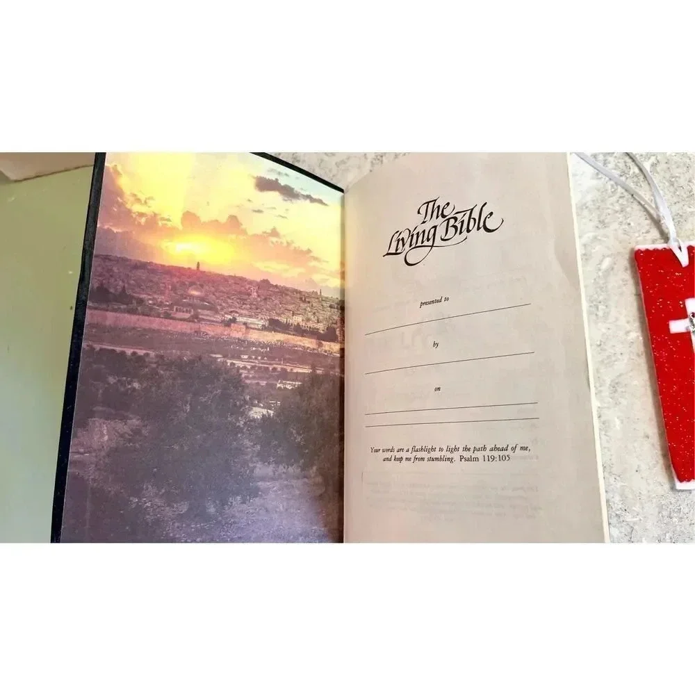 The Living Bible Red Letter Concordance Paraphrased Prayerbook Tyndale Hardcover